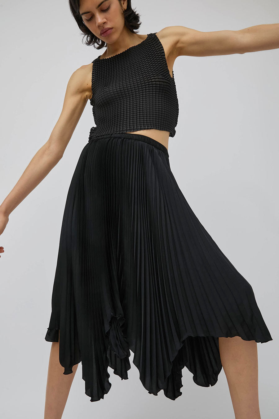 Marios Hop Pleated Skirt in Black